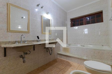 Casa para alugar com 200m², 3 quartos e 1 vaga Casa para alugar com 200m², 3 quartos e 1 vagaBanheiro da Suíte