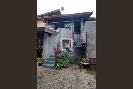 Casa para alugar com 200m², 3 quartos e 1 vaga Casa para alugar com 200m², 3 quartos e 1 vagaFachada