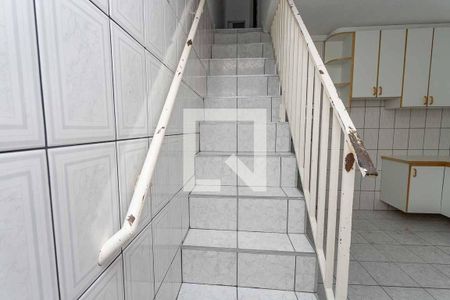 Escada  de casa para alugar com 5 quartos, 120m² em Conceição, Diadema