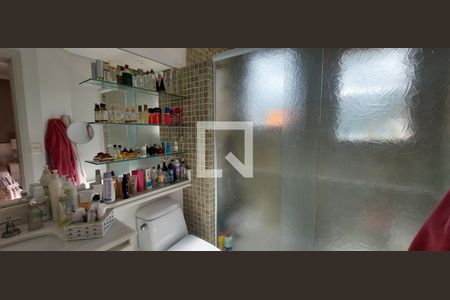 Banheiro quarto 1 de casa de condomínio à venda com 4 quartos, 287m² em Vila Floresta, Santo André