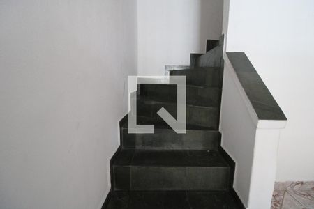 Escada de casa à venda com 3 quartos, 100m² em Jardim Cristal, São Paulo