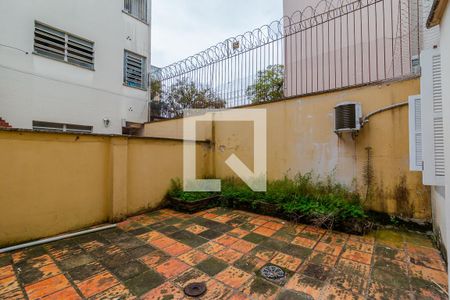 Quintal de kitnet/studio para alugar com 1 quarto, 38m² em Azenha, Porto Alegre