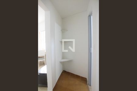 Corredor Quarto/Banheiro de apartamento para alugar com 1 quarto, 35m² em Vila Tupi, Praia Grande