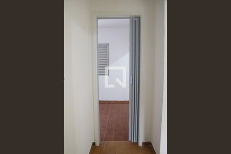 Corredor Quarto/Banheiro de apartamento para alugar com 1 quarto, 35m² em Vila Tupi, Praia Grande
