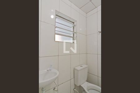 Banheiro de kitnet/studio para alugar com 1 quarto, 20m² em Vila Renato, São Paulo