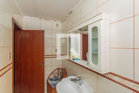 Banheiro 1 de casa à venda com 5 quartos, 217m² em Nonoai, Porto Alegre