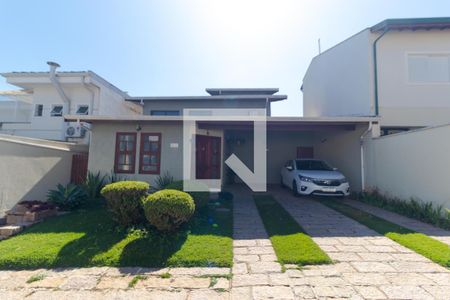 Casa de condomínio à venda com 298m², 6 quartos e sem vaga Casa de condomínio à venda com 298m², 6 quartos e sem vagaFachada