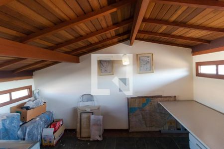 Casa de condomínio à venda com 298m², 6 quartos e sem vaga Casa de condomínio à venda com 298m², 6 quartos e sem vagaSótão do Quarto 01