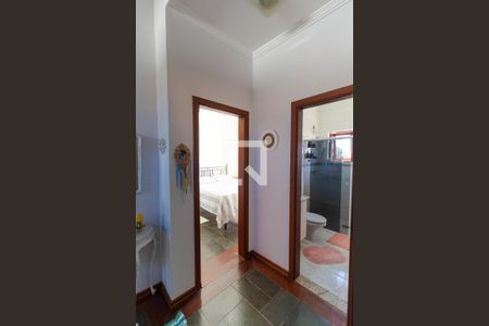 Casa de condomínio à venda com 298m², 6 quartos e sem vaga Casa de condomínio à venda com 298m², 6 quartos e sem vagaHall íntimo