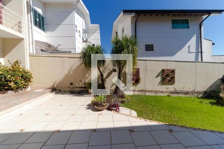 Casa de condomínio à venda com 298m², 6 quartos e sem vaga Casa de condomínio à venda com 298m², 6 quartos e sem vagaQuintal