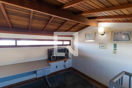 Casa de condomínio à venda com 298m², 6 quartos e sem vaga Casa de condomínio à venda com 298m², 6 quartos e sem vagaSótão do Quarto 01