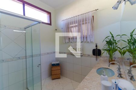 Casa de condomínio à venda com 298m², 6 quartos e sem vaga Casa de condomínio à venda com 298m², 6 quartos e sem vagaBanheiro da Suíte