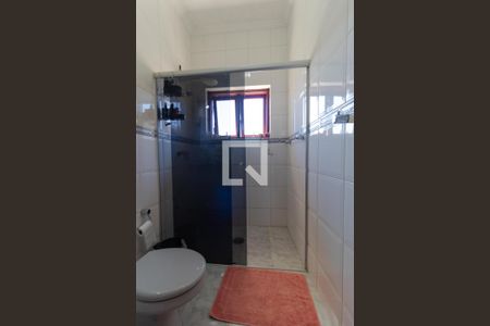 Casa de condomínio à venda com 298m², 6 quartos e sem vaga Casa de condomínio à venda com 298m², 6 quartos e sem vagaBanheiro 01