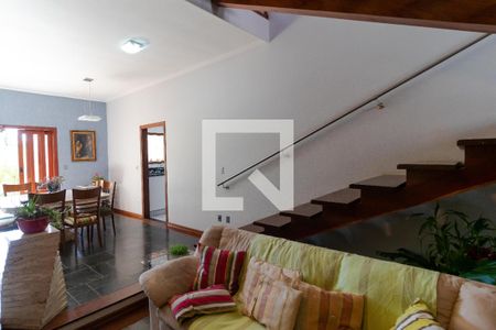 Casa de condomínio à venda com 298m², 6 quartos e sem vaga Casa de condomínio à venda com 298m², 6 quartos e sem vagaSala de TV