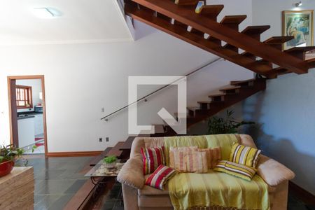 Casa de condomínio à venda com 298m², 6 quartos e sem vaga Casa de condomínio à venda com 298m², 6 quartos e sem vagaSala de TV