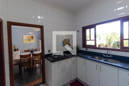 Casa de condomínio à venda com 298m², 6 quartos e sem vaga Casa de condomínio à venda com 298m², 6 quartos e sem vagaCozinha