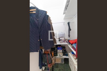 Casa de condomínio à venda com 298m², 6 quartos e sem vaga Casa de condomínio à venda com 298m², 6 quartos e sem vagaCloset da Suíte