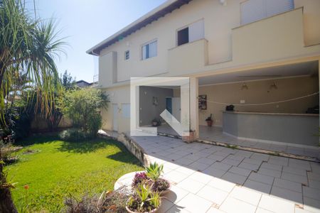 Casa de condomínio à venda com 298m², 6 quartos e sem vaga Casa de condomínio à venda com 298m², 6 quartos e sem vagaQuintal