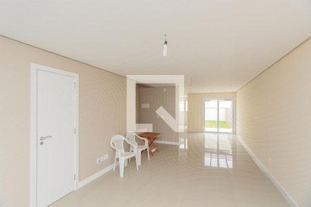 Sala de casa para alugar com 3 quartos, 170m² em Guarujá, Porto Alegre