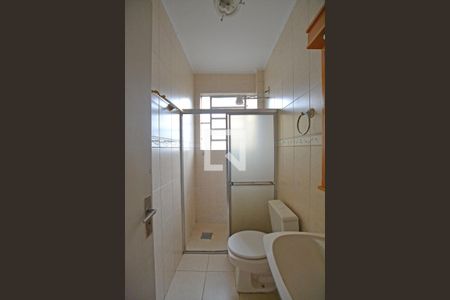 Banheiro de apartamento à venda com 1 quarto, 70m² em Glória, Porto Alegre