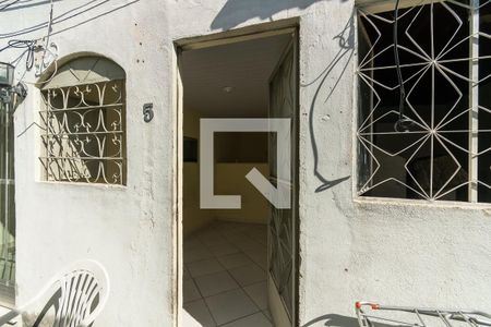 Área comum - Entrada do imóvel de kitnet/studio para alugar com 1 quarto, 20m² em Brás de Pina, Rio de Janeiro