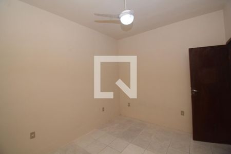 Quarto 1 de casa para alugar com 3 quartos, 60m² em Marechal Hermes, Rio de Janeiro