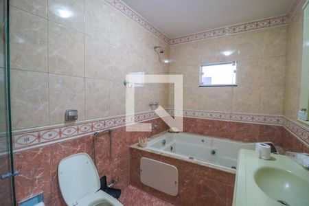 Casa à venda com 351m², 2 quartos e 4 vagas Casa à venda com 351m², 2 quartos e 4 vagasBanheiro