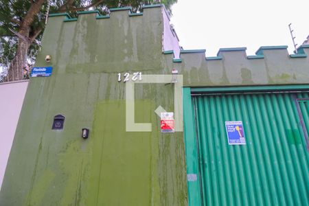 Casa à venda com 351m², 2 quartos e 4 vagas Casa à venda com 351m², 2 quartos e 4 vagasEntrada