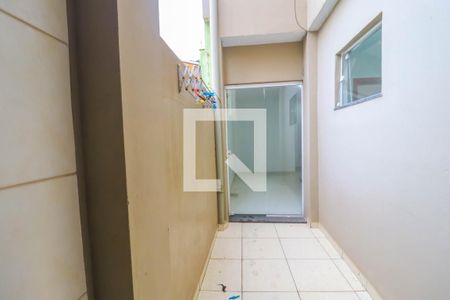 Casa à venda com 351m², 2 quartos e 4 vagas Casa à venda com 351m², 2 quartos e 4 vagasCorredor