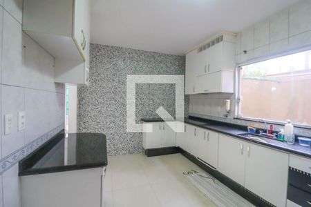 Casa à venda com 351m², 2 quartos e 4 vagas Casa à venda com 351m², 2 quartos e 4 vagasCozinha