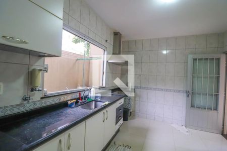 Casa à venda com 351m², 2 quartos e 4 vagas Casa à venda com 351m², 2 quartos e 4 vagasCozinha