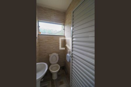 Casa à venda com 351m², 2 quartos e 4 vagas Casa à venda com 351m², 2 quartos e 4 vagasBanheiro