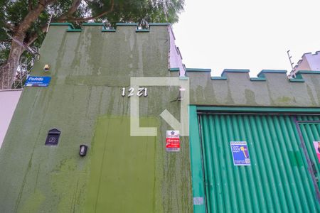 Casa à venda com 351m², 2 quartos e 4 vagas Casa à venda com 351m², 2 quartos e 4 vagasEntrada