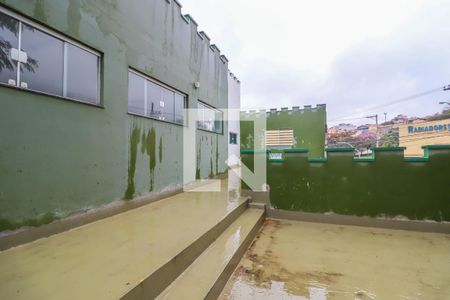 Casa à venda com 351m², 2 quartos e 4 vagas Casa à venda com 351m², 2 quartos e 4 vagasQuintal