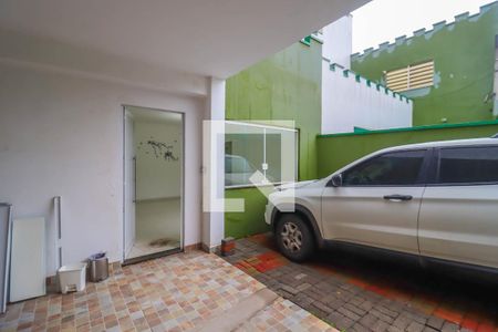 Casa à venda com 351m², 2 quartos e 4 vagas Casa à venda com 351m², 2 quartos e 4 vagasGaragem