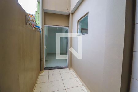 Casa à venda com 351m², 2 quartos e 4 vagas Casa à venda com 351m², 2 quartos e 4 vagasCorredor