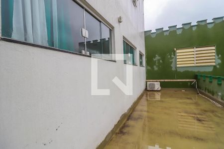 Casa à venda com 351m², 2 quartos e 4 vagas Casa à venda com 351m², 2 quartos e 4 vagasQuintal