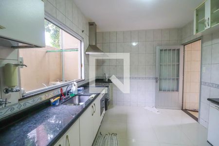 Casa à venda com 351m², 2 quartos e 4 vagas Casa à venda com 351m², 2 quartos e 4 vagasCozinha