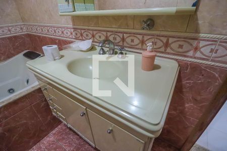 Casa à venda com 351m², 2 quartos e 4 vagas Casa à venda com 351m², 2 quartos e 4 vagasBanheiro