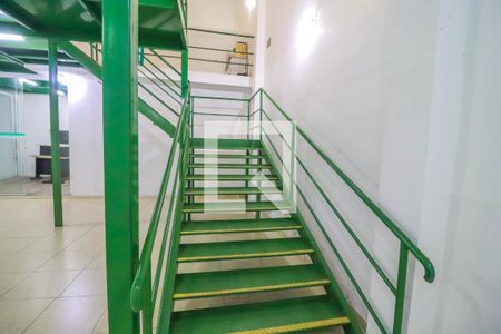 Casa à venda com 351m², 2 quartos e 4 vagas Casa à venda com 351m², 2 quartos e 4 vagasEscada