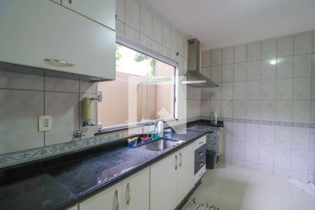 Casa à venda com 351m², 2 quartos e 4 vagas Casa à venda com 351m², 2 quartos e 4 vagasCozinha