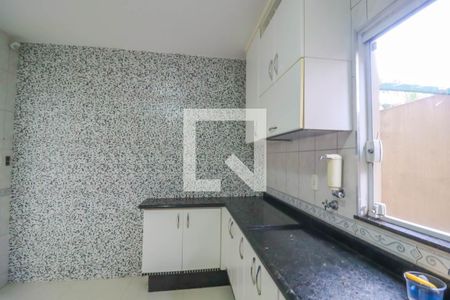 Casa à venda com 351m², 2 quartos e 4 vagas Casa à venda com 351m², 2 quartos e 4 vagasCozinha