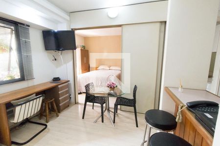 Sala de kitnet/studio para alugar com 1 quarto, 37m² em Moema, São Paulo