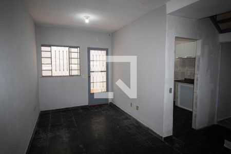 Sala de casa de condomínio para alugar com 2 quartos, 90m² em Cordovil, Rio de Janeiro