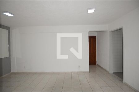 Sala de apartamento para alugar com 2 quartos, 77m² em Jardim Sulacap, Rio de Janeiro