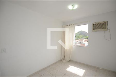 Quarto 1 de apartamento para alugar com 2 quartos, 77m² em Jardim Sulacap, Rio de Janeiro