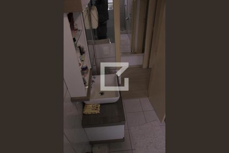 Banheiro de apartamento à venda com 1 quarto, 47m² em Teresópolis, Porto Alegre