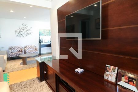 Sala de TV de apartamento à venda com 2 quartos, 172m² em Cidade São Francisco, São Paulo
