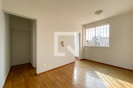 Sala de apartamento à venda com 2 quartos, 74m² em Padre Eustáquio, Belo Horizonte