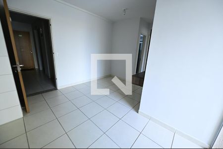 Sala de apartamento para alugar com 2 quartos, 70m² em Parque Oeste Industrial, Goiânia